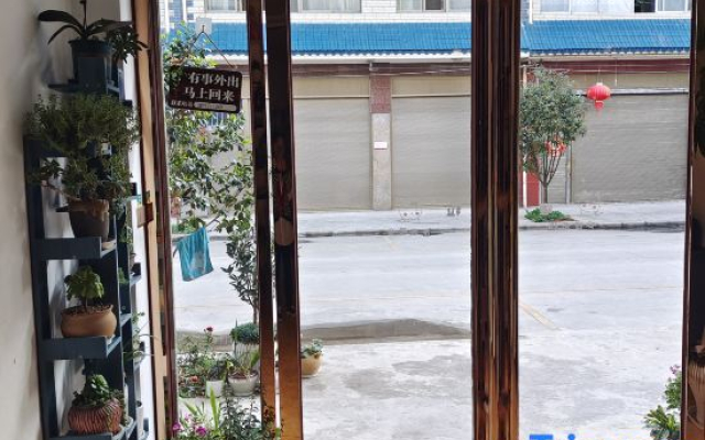 Qujing Neighbor Youshe Theme Hotel