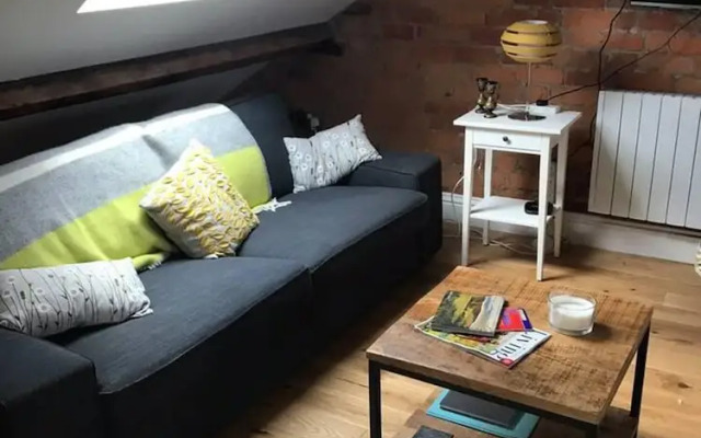 Modern Penthouse With Views in Stroud