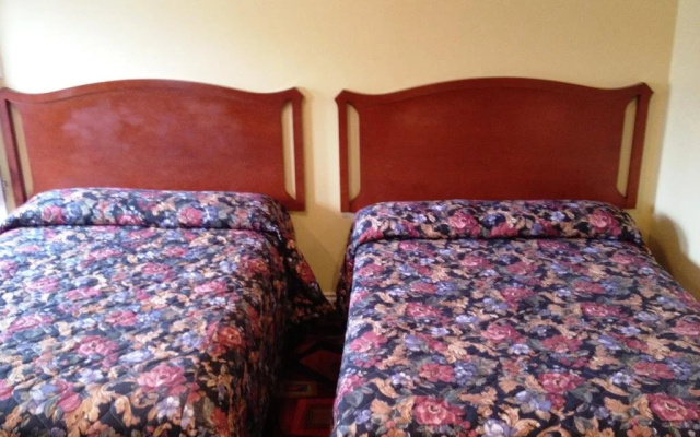 Parkway Motel