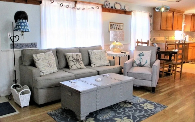 387 Strawberry Hill - 4 Bedroom House