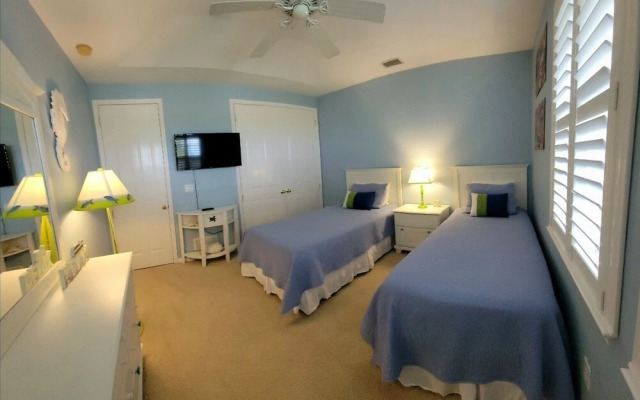 Gulf Three Bedroom Villa by Redawning
