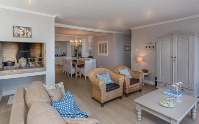Gansbaai Seafront Holiday House: Ons C-huis