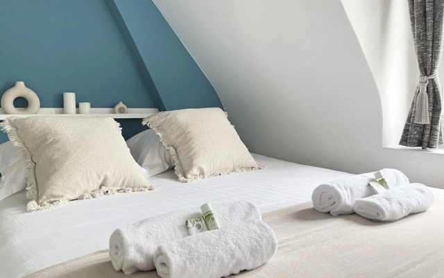 1612 B - Best deal in Pigalle