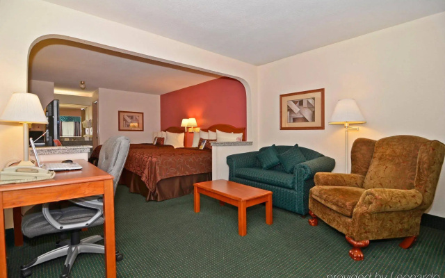 Econo Lodge Inn & Suites Memphis East