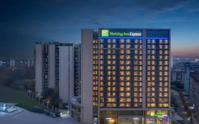 Holiday Inn Express Chengdu Shuangliu Chuanda Road by IHG