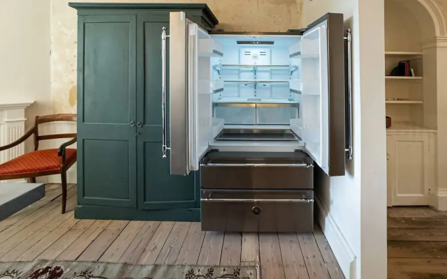 Georgian Luxury Margate Tnhouse Sleeps 11 by Adliv