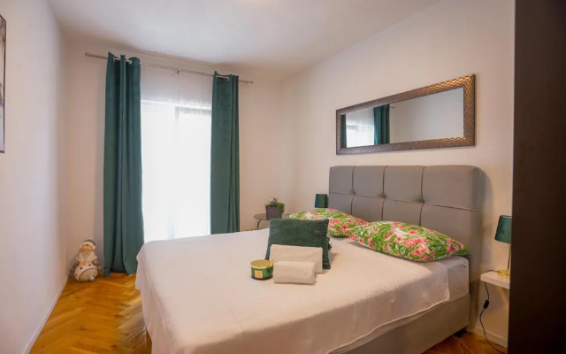 Apartment Vesna near beach with balcony
