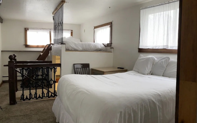 Alaskan Hotel and Bar