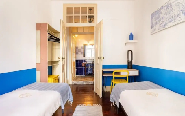 Artistic Alfama 4BR Cathedral Views Tram 28