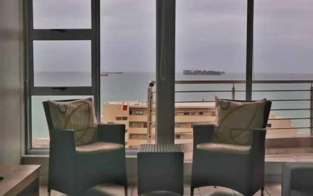 Oceanview Apartment -- Stunning view of Table Mountain & Atlantic Ocean