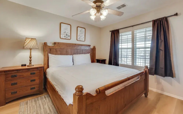 Walk to Branson Strip: Inviting Condo!