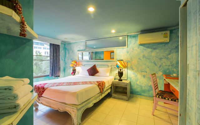 Barefoot Hotel Kalim Beach Front комната для гостей