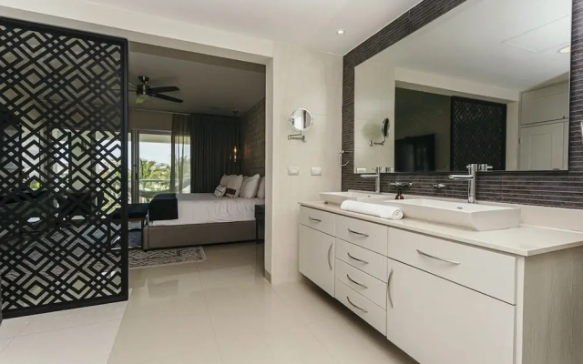 Casa Lanai 4 Bedroom Condo by RedAwning