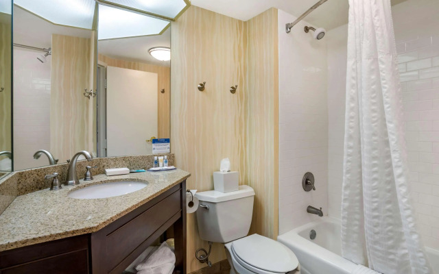Comfort Inn & Suites Newark - Wilmington