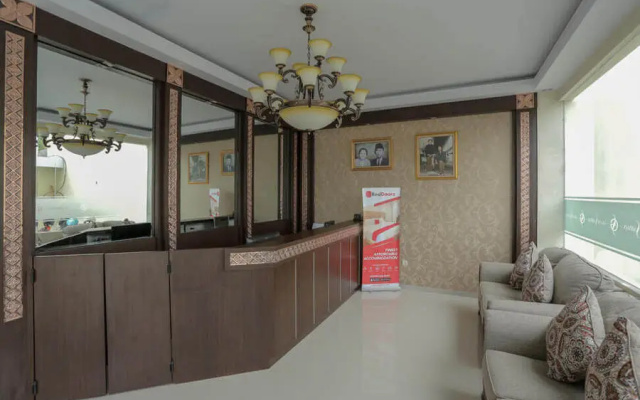 RedDoorz Plus near Solo Paragon Mall