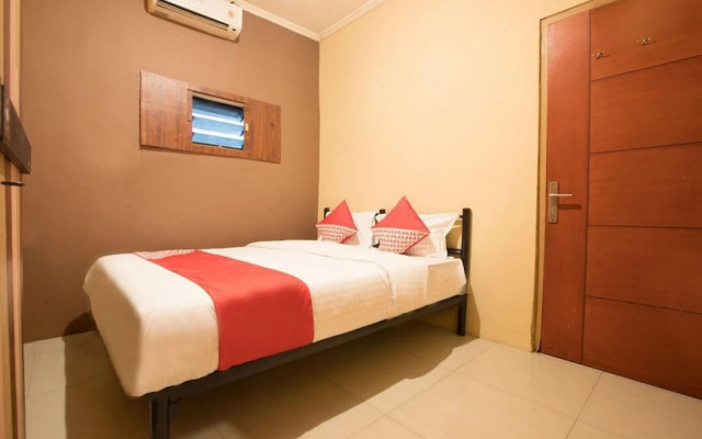 OYO 298 Gemilang Guesthouse Near Siloam Hospitals Kelapa Dua