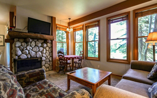 Snowcreek #895 2 Bedroom Condo