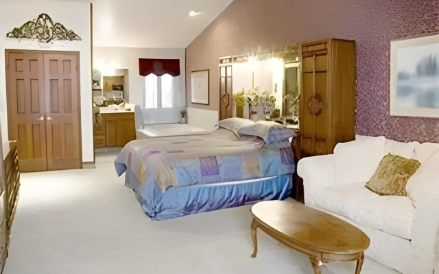 Hilltop Inn & Suites