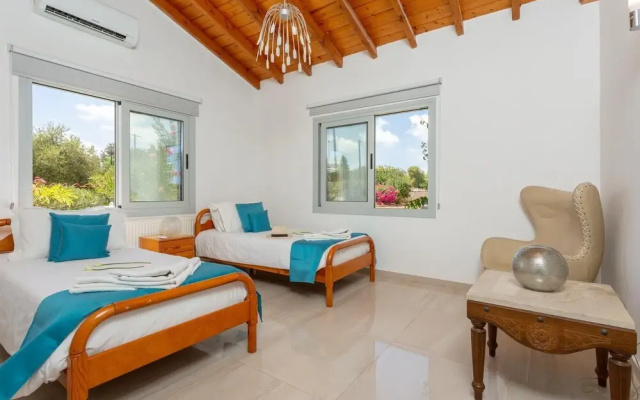 Villa Stone House in Neo Chorio