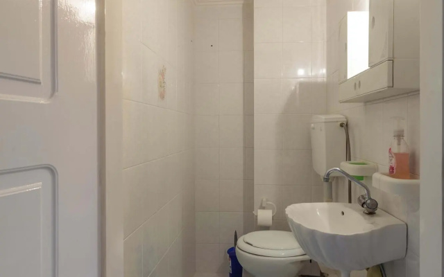 Bright Comfy Flat near Beach & City Center