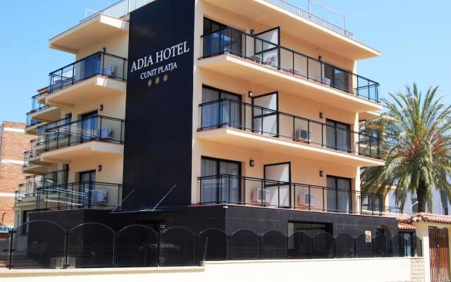 Adia Hotel Cunit Playa вид на фасад