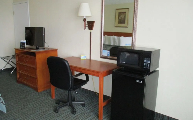 Days Inn By Wyndham Titusville Kennedy Space Center