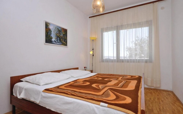 Awesome Apartment in Starigrad Paklenica With 2 Bedrooms