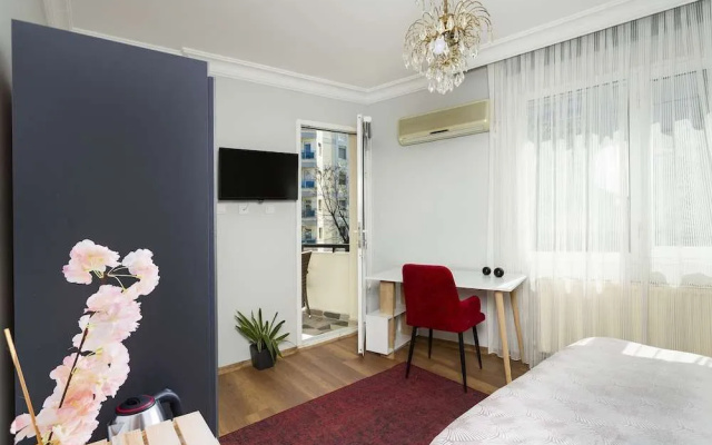 8 Rooms House