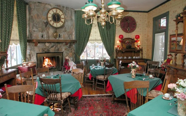 American River Inn