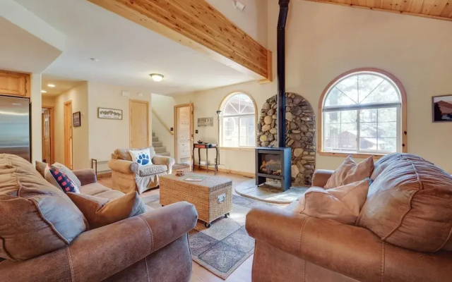 4 Mi to Downhill Ski Resort! Spacious Family Haven