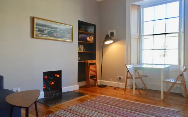 1 Bedroom Flat Near Princes St Sleeps 4