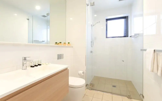Comfy 2-bedroom Apartment With a Clyde River View
