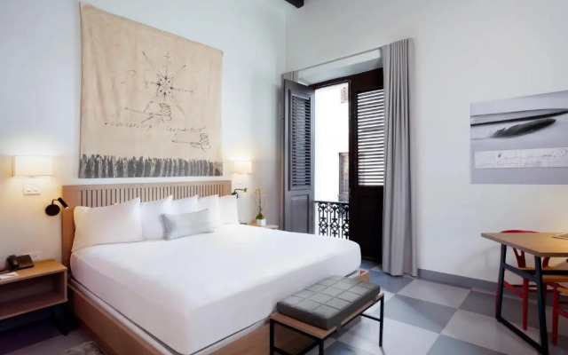 Palacio Provincial San Juan, Curio Collection by Hilton