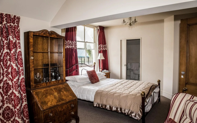 The Grange Boutique B & B and Motel