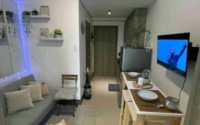 Cozy 1BR with balcony at Fame Residences