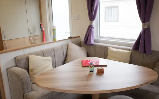 Excellent Caravan 4 Birth Sleeps 6 Tranquil Site
