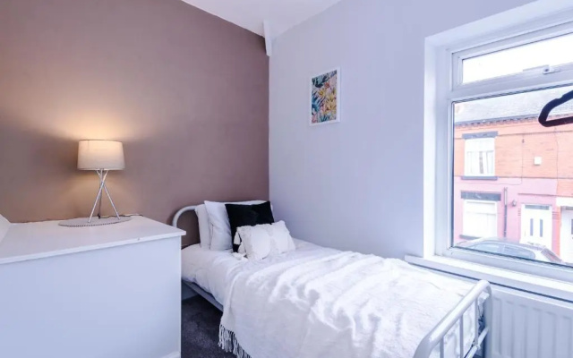 ✪ LEISURE/BUSINESS ✪ 3 Bed House /W Parking ✪ WiFi