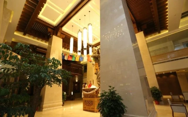 Qomo Langzong Hotel