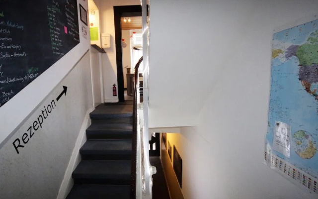 The Penny Pincher Inn - Hostel