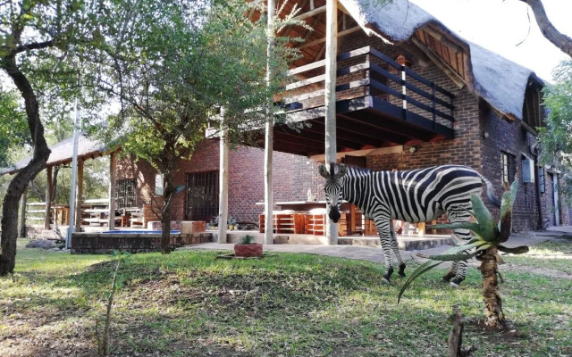 Ama-Zing African Safaris Lodge