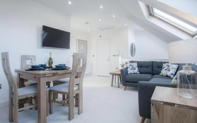 Skylark - 2 Bedroom Apartment - Tenby