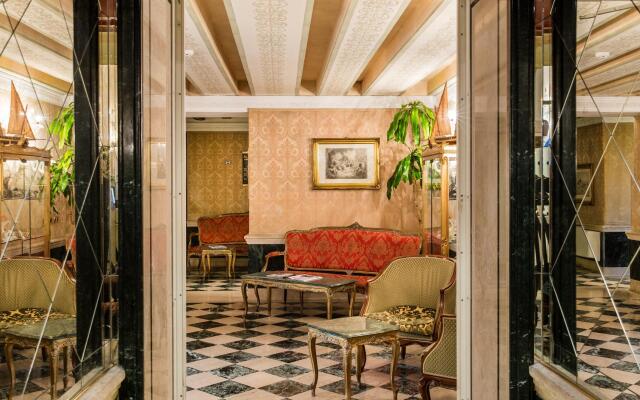 Bellini Hotel Венеция вид на фасад