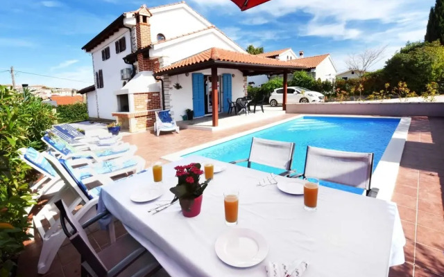 Nice Holiday House With Private Pool & Roof Terrace