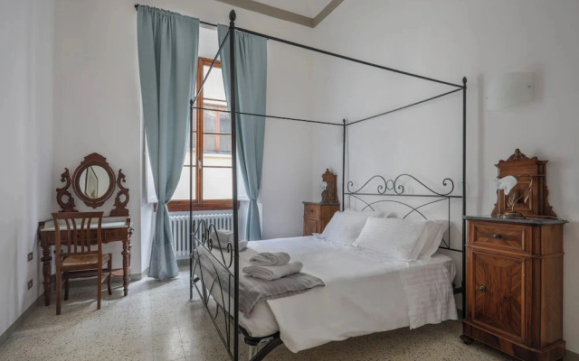 2 Bedroom Apartment in Florence's Heart