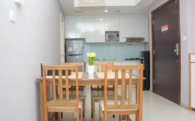 Homey And Cozy Stay 2Br At Casa Grande Apartment