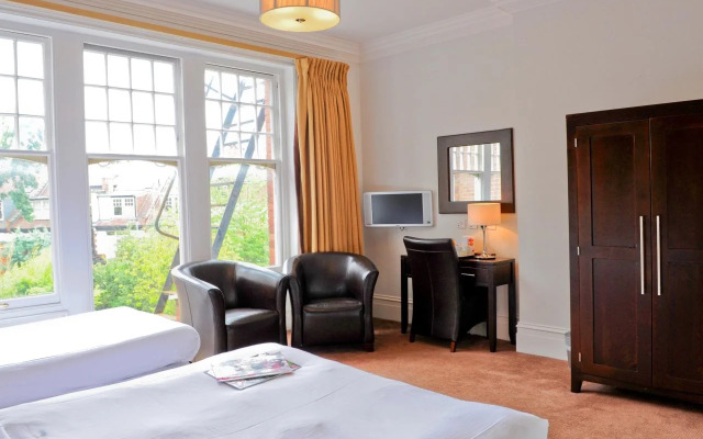 Raglan Hotel