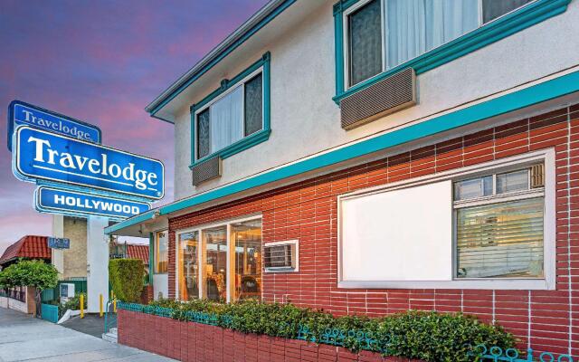 Отель Travelodge Hollywood-Vermont/Sunset Лос-Анджелес вид на фасад