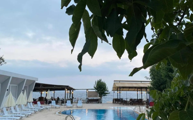 Uğur Beach Hotel