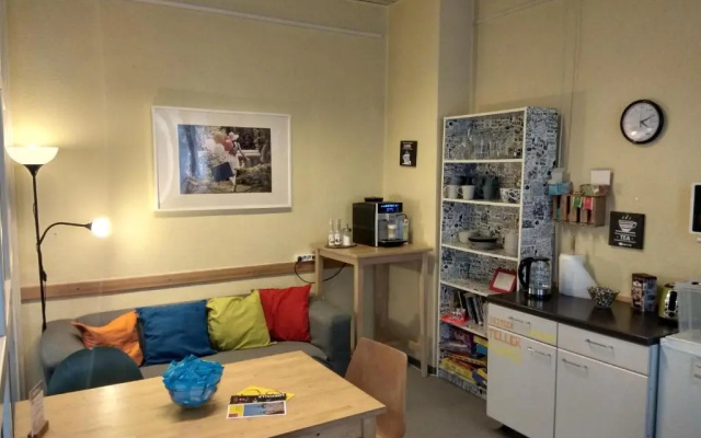 Youth Hostel 37