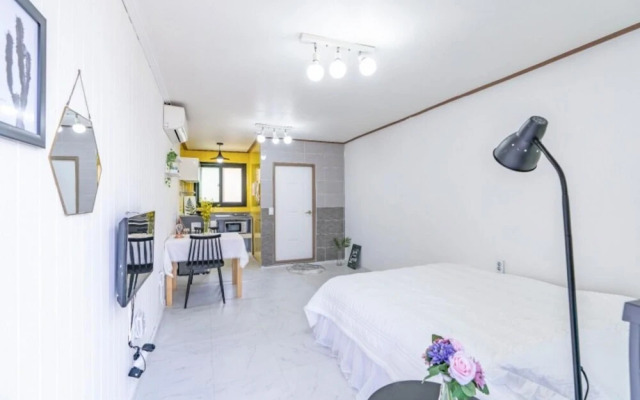 Yeosu Seommaeul Pension
